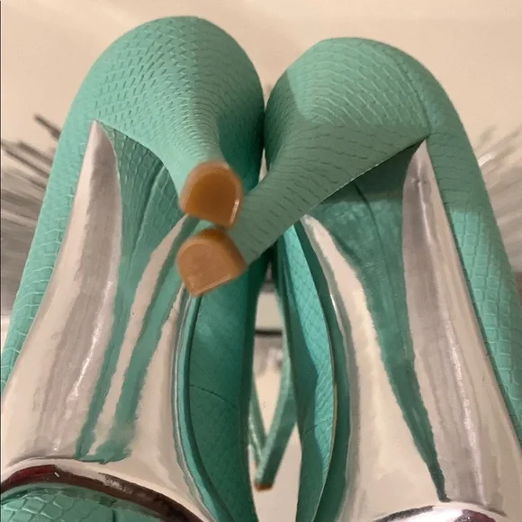 Enzo Angiolini Women's Green Peep Toe Heels - Picture 8 of 9